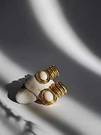 Modern Bombeli Tasarım Krem Taşlı Küpe