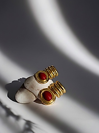 Modern Bombeli Tasarım Kırmızı Taşlı Küpe