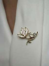 Modern Klasik İncili Çiçek Broş