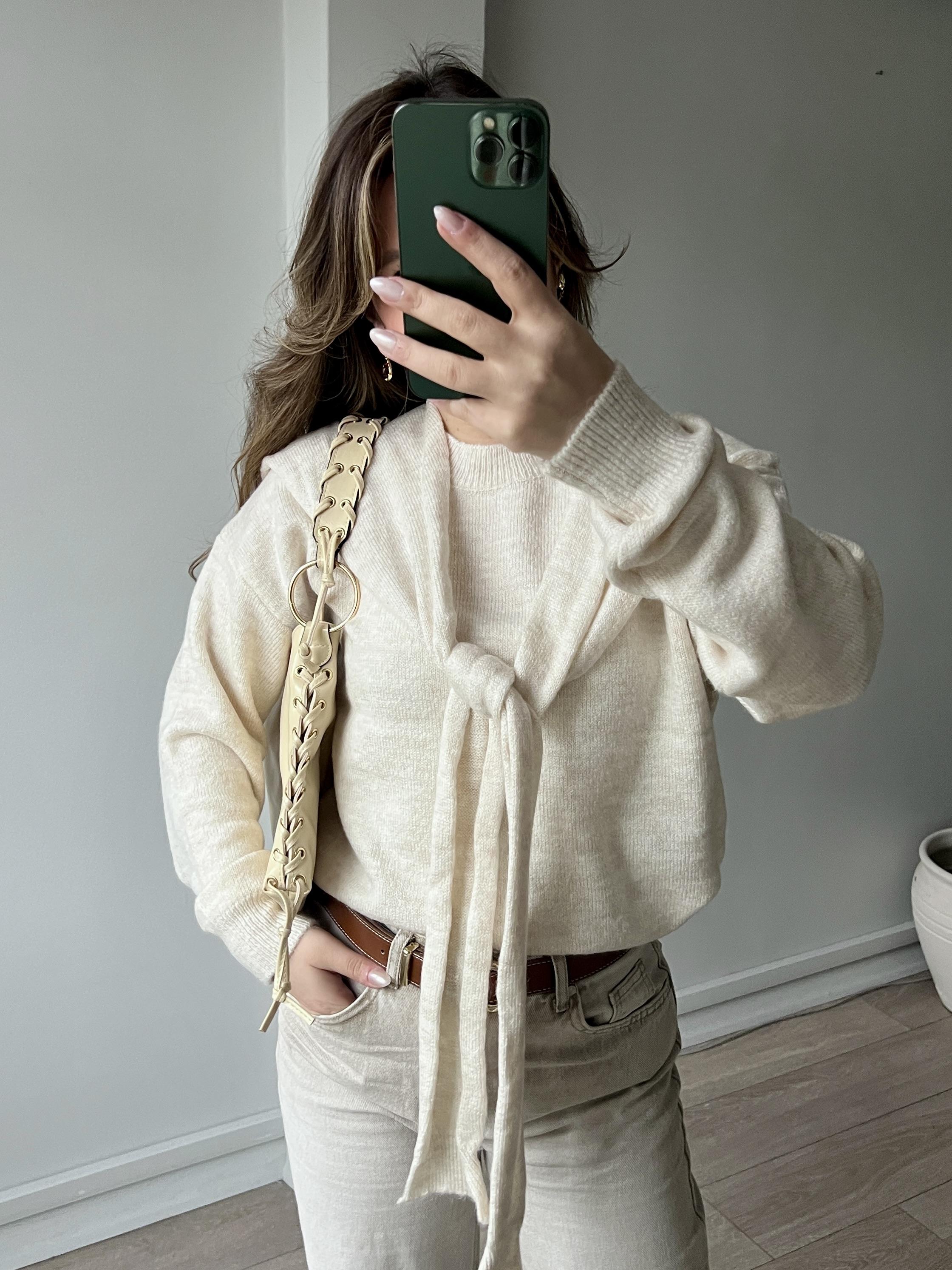 Krem Rengi Yumuşak Dokulu Bağlama Şal Detaylı Kadın Triko Kazak