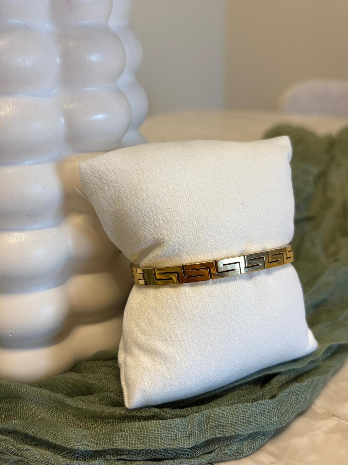 Aureus Gold Renk Meander Motifli Kelepçe