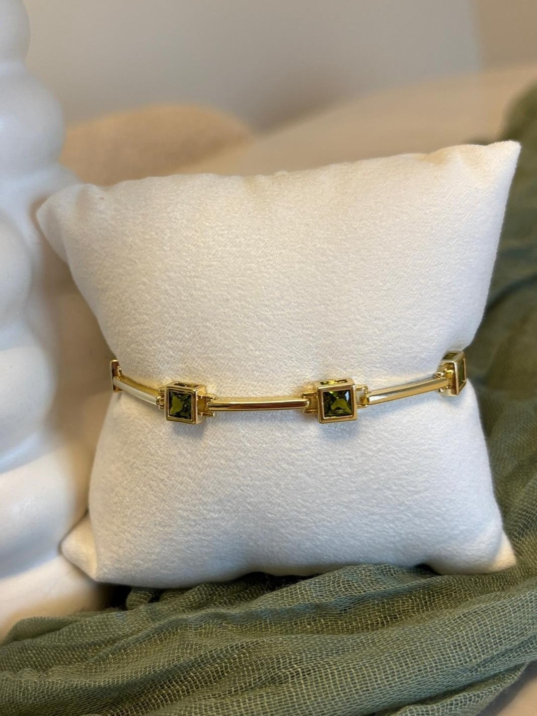 Gia Baget Kesim Taşlı Zarif Bileklik