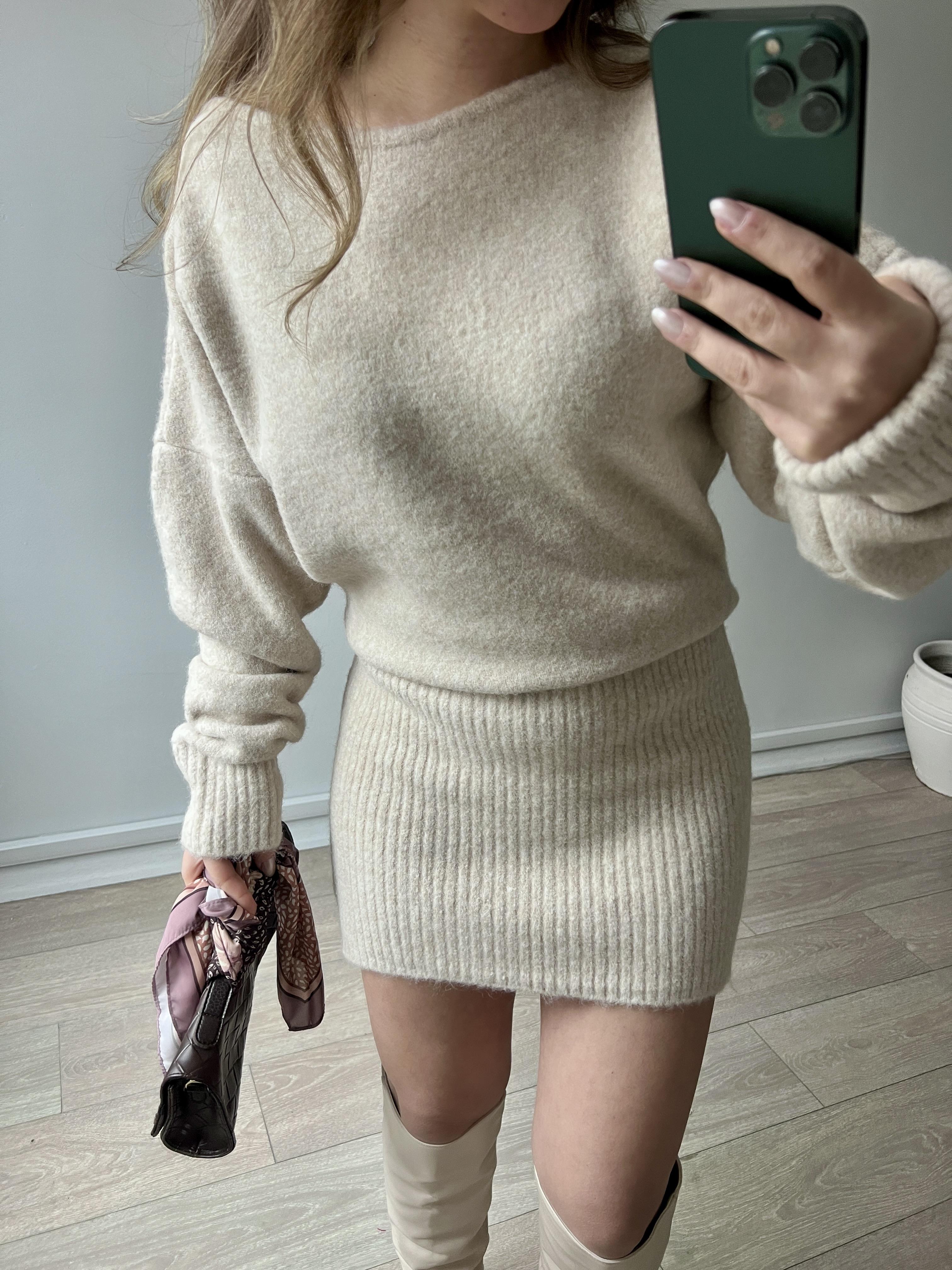 Krem Rengi Kayık Yaka Kısa Triko Elbise