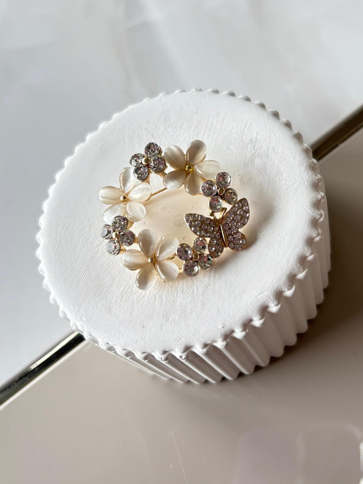 Kelebek ve Çiçek Detaylı Sedefli Broş