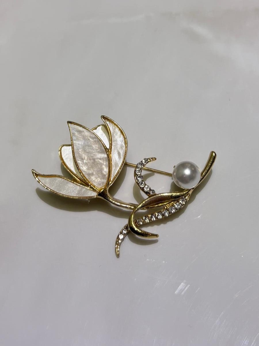 Modern Klasik İncili Çiçek Broş