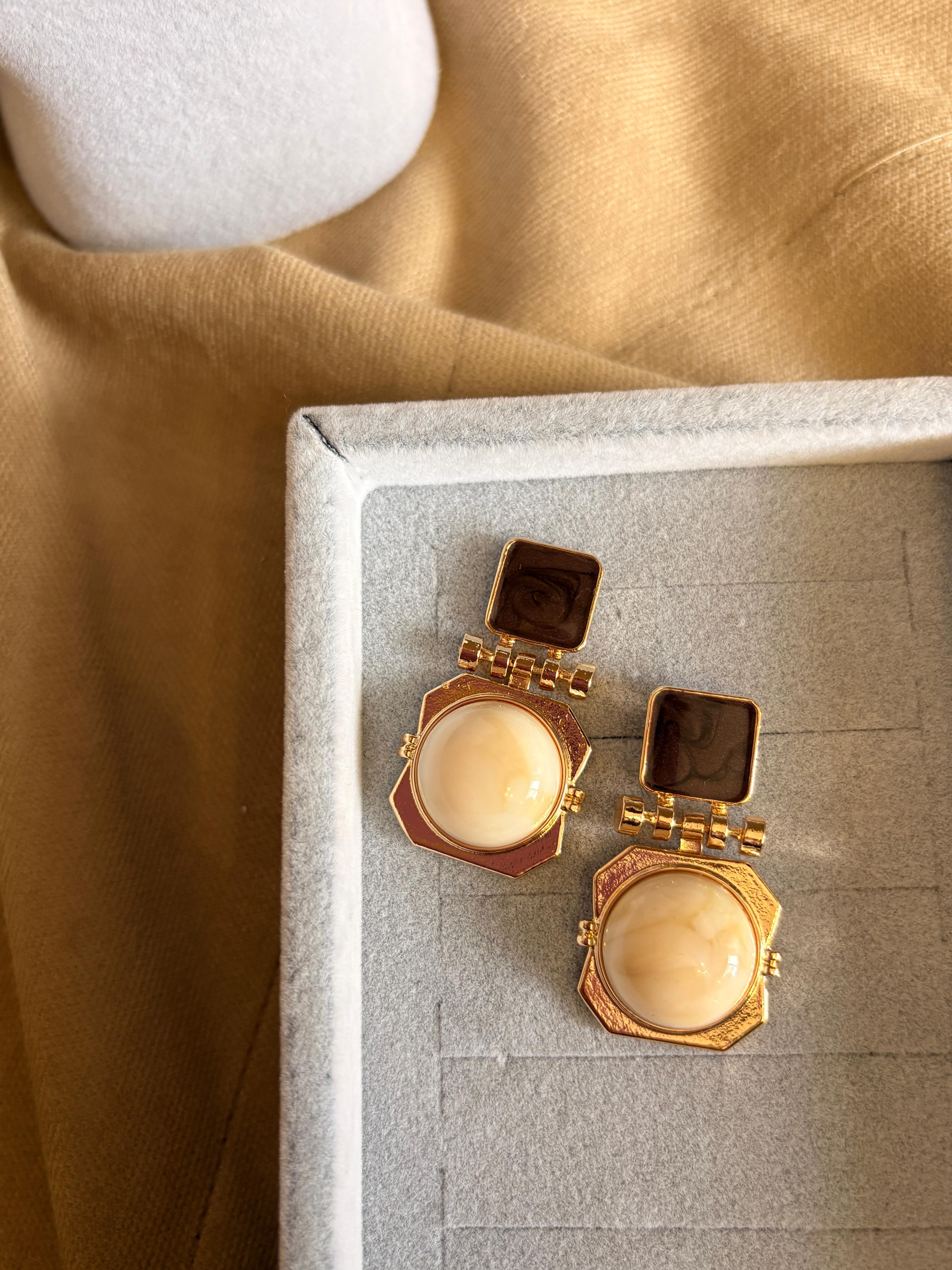 Vintage Kare Formlu Krem ve Kahverengi Renkli Küpe