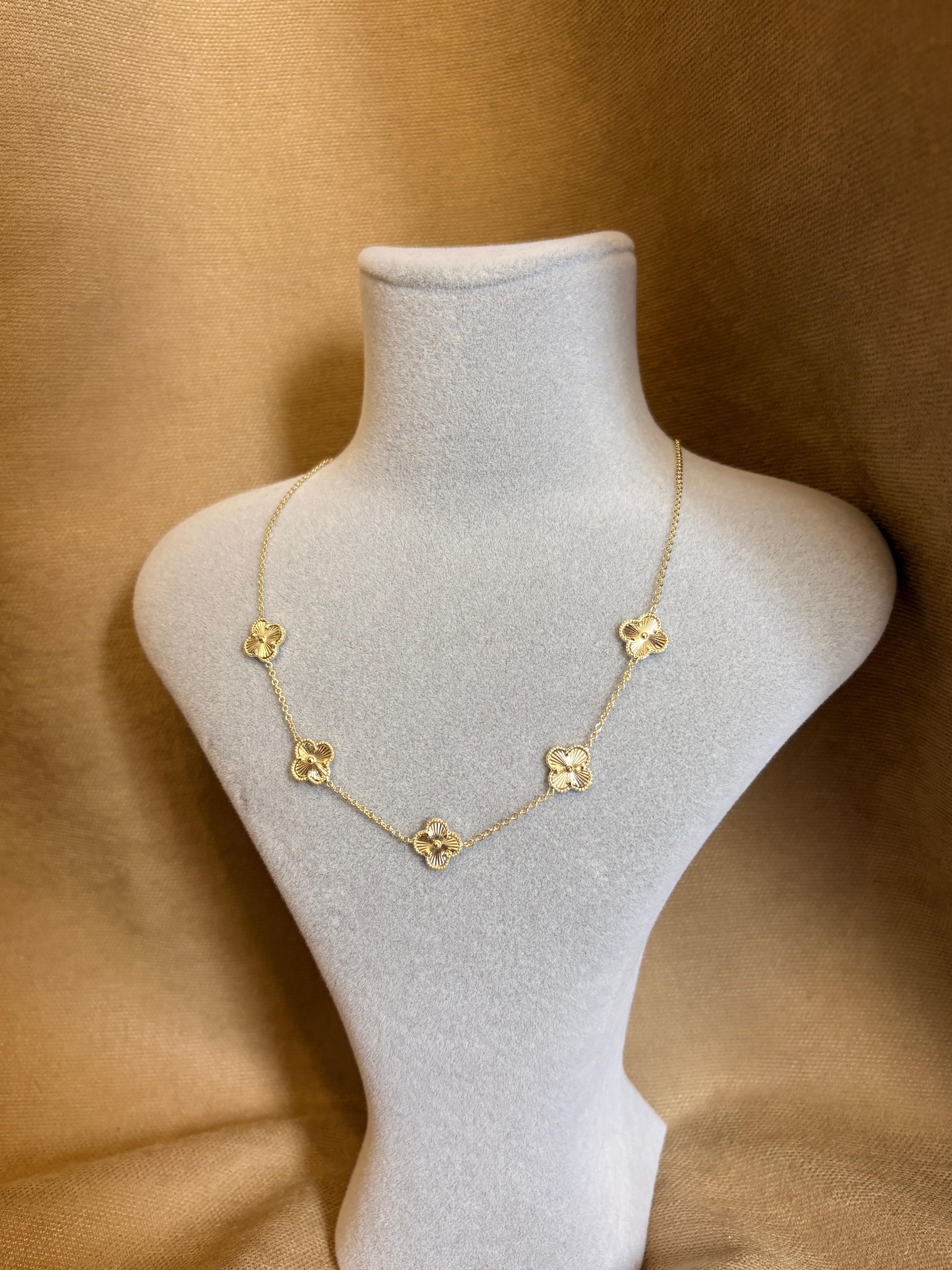 Beşli Yonca Detaylı Zarif Kolye