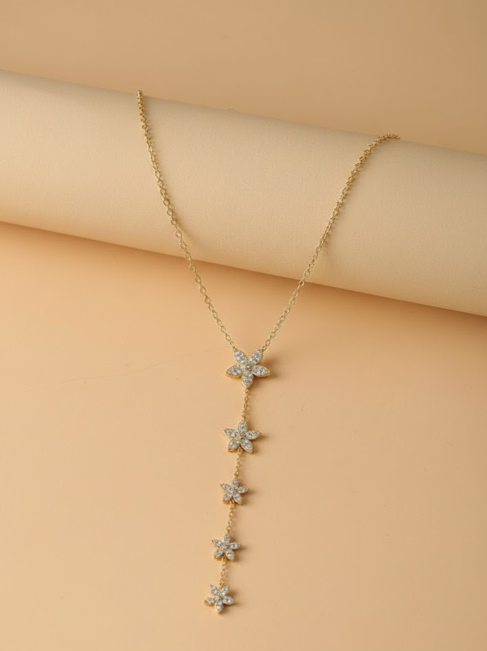 Sarkan Çiçekli Işıltılı Y Kolye