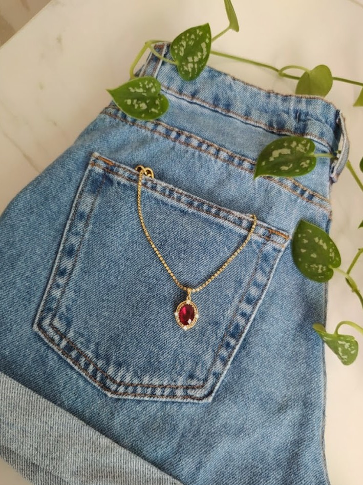 Kırmızı Taşlı Oval Kesim Kolye