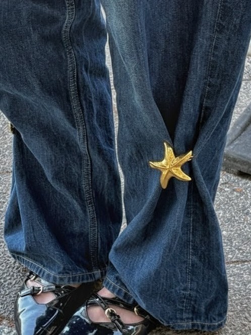 Gold Yıldız Figürlü Broş