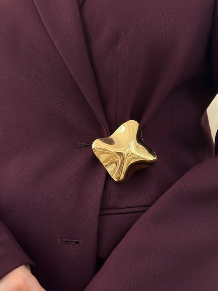 Modern Dinamizm Gold Renk Broş