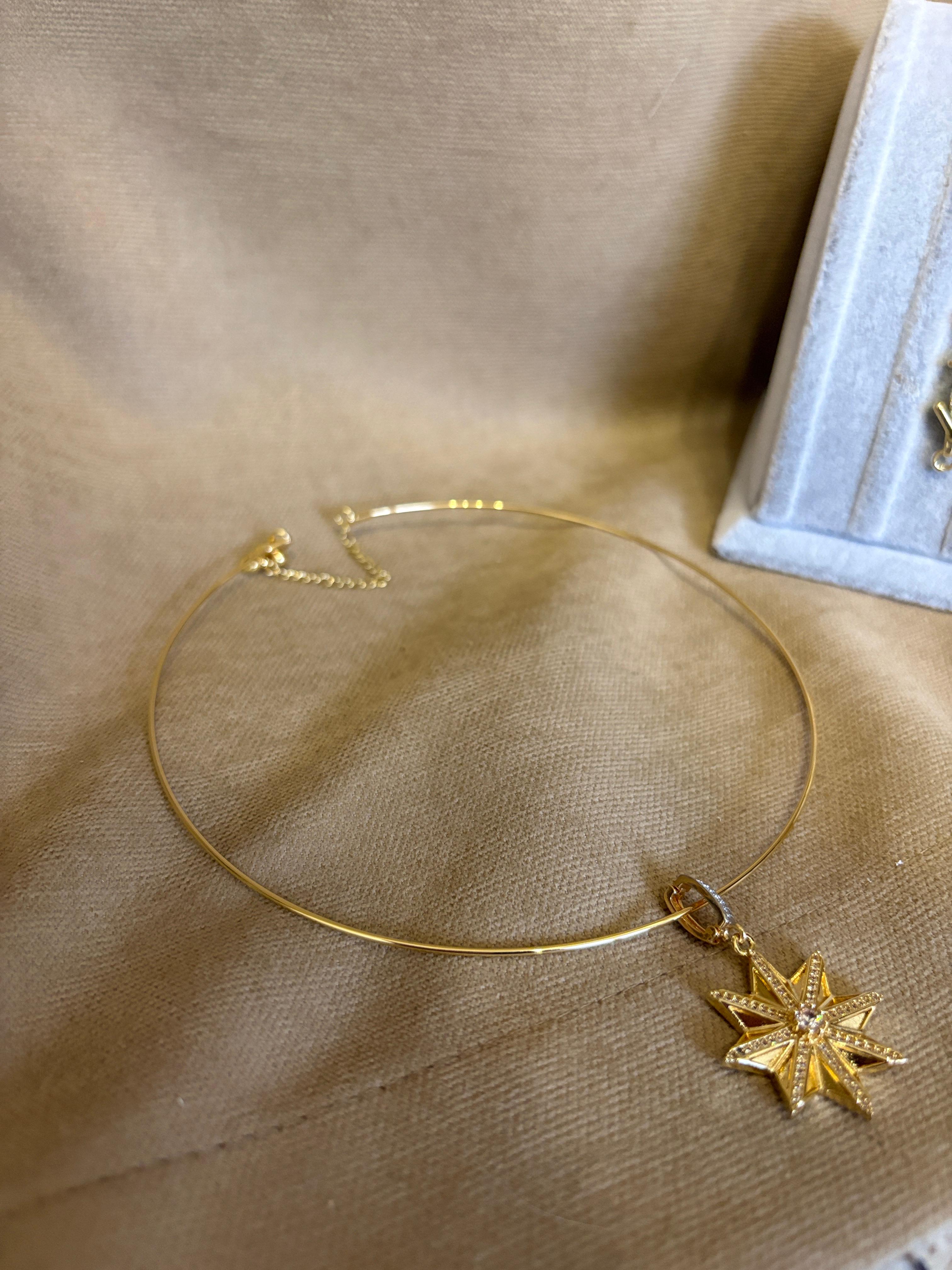 Işıltılı Yıldız Detaylı Tasma Kolye