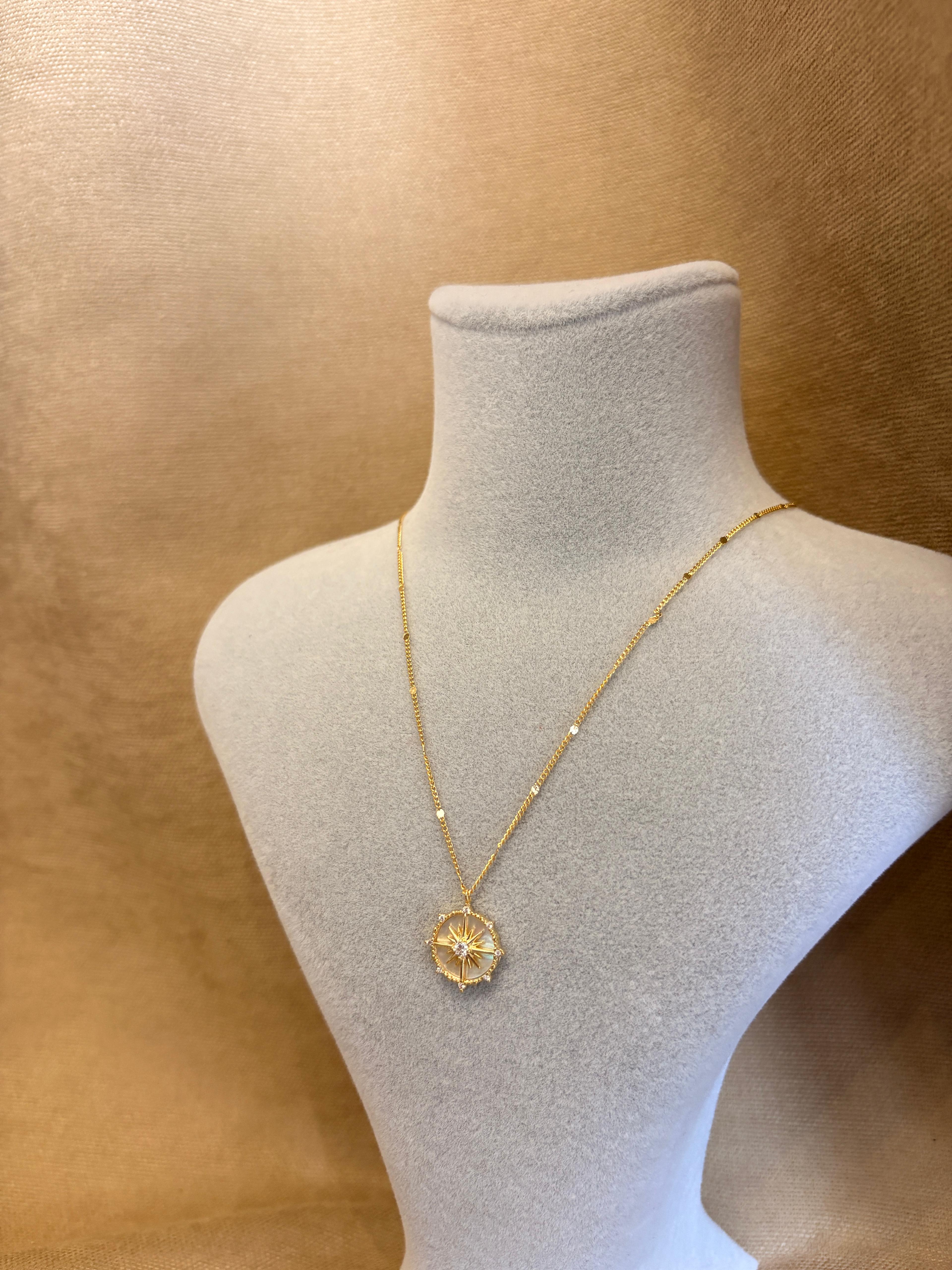 Sedefli Kutup Yıldızı Figürlü Işıltılı Kolye