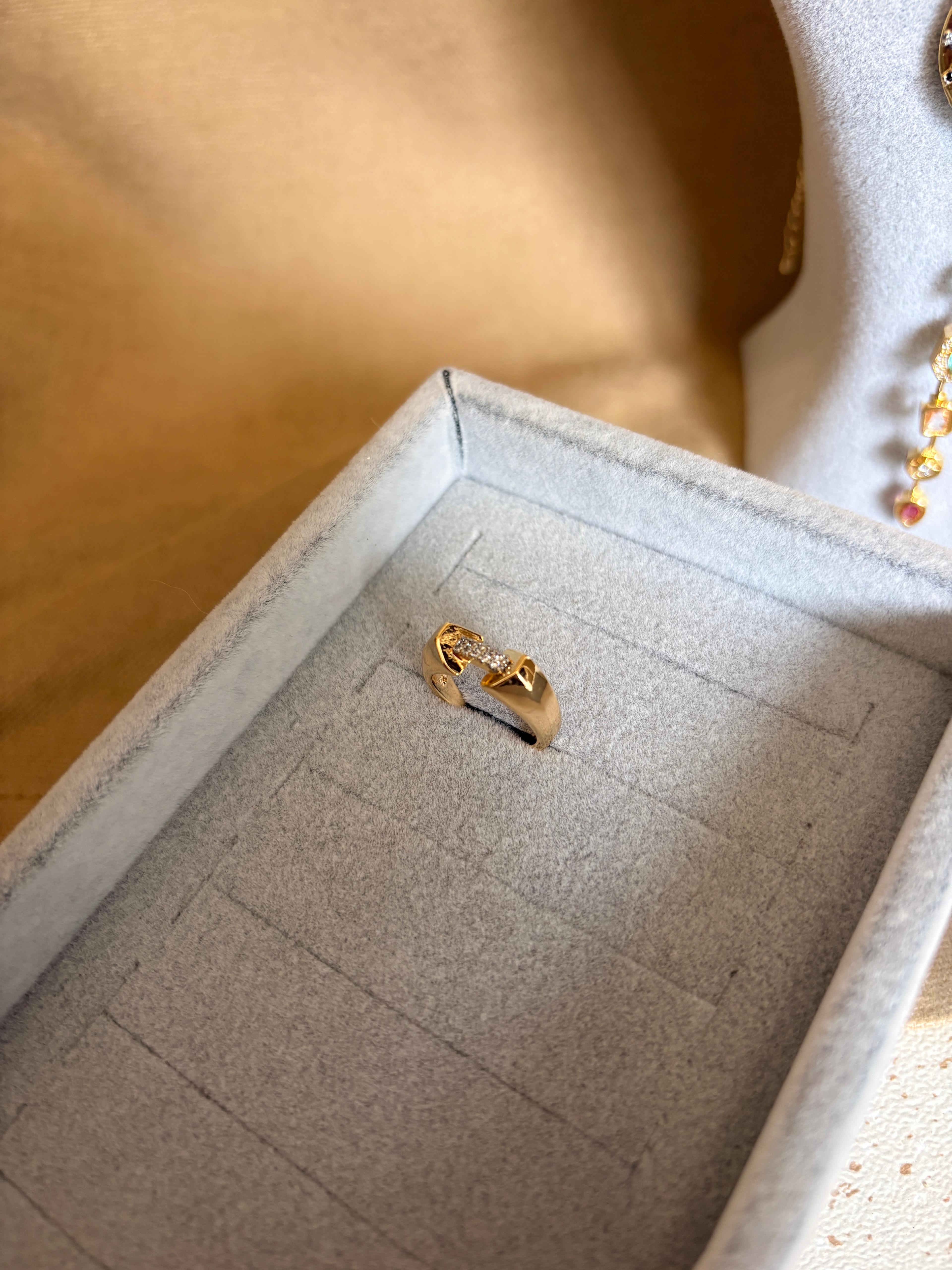 Elegant Köprü Detaylı Parlak Taşlı Ayarlanabilir Yüzük